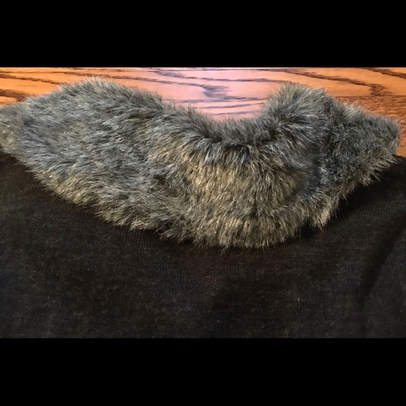 Faux fur collar wool sweater top - Picture 3 of 4
